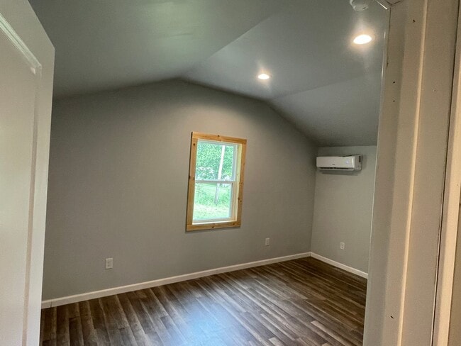 Building Photo - 5434 Pine Ridge Rd