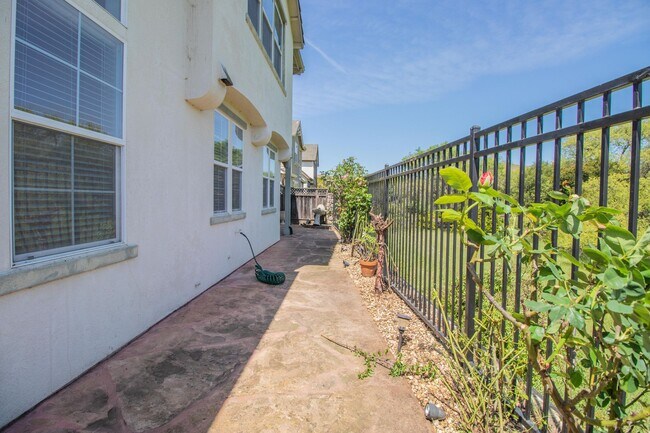 Building Photo - 4 Bedroom 3 Bathroom House | AMSI | Alexandr Metlinski