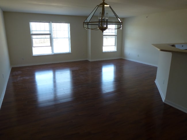 Building Photo - 10125 Sunrise Dr