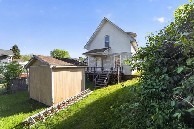 Building Photo - 139 Martin St