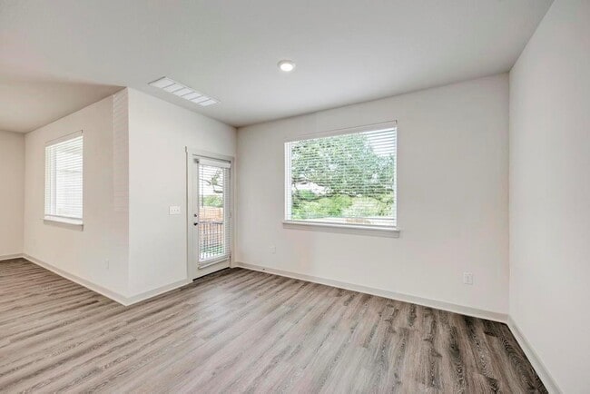 Building Photo - 2120 Ettalee Ct