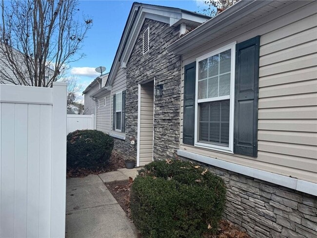Building Photo - 128 Windcroft Ln NW