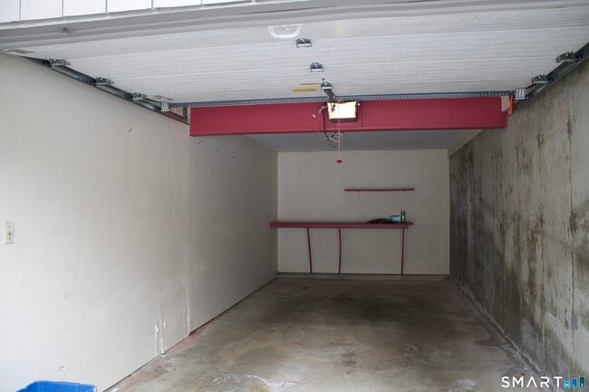 Building Photo - 14b Algonquin Ln