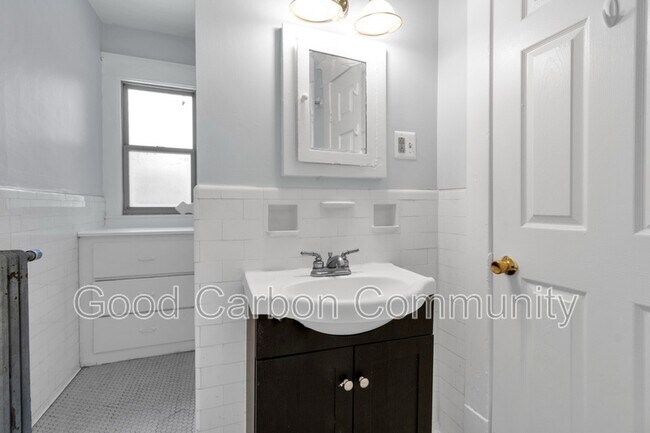 Building Photo - 2720 Main St