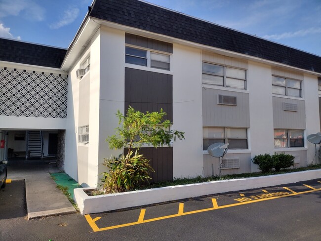 Building Photo - Great location and amazing prices