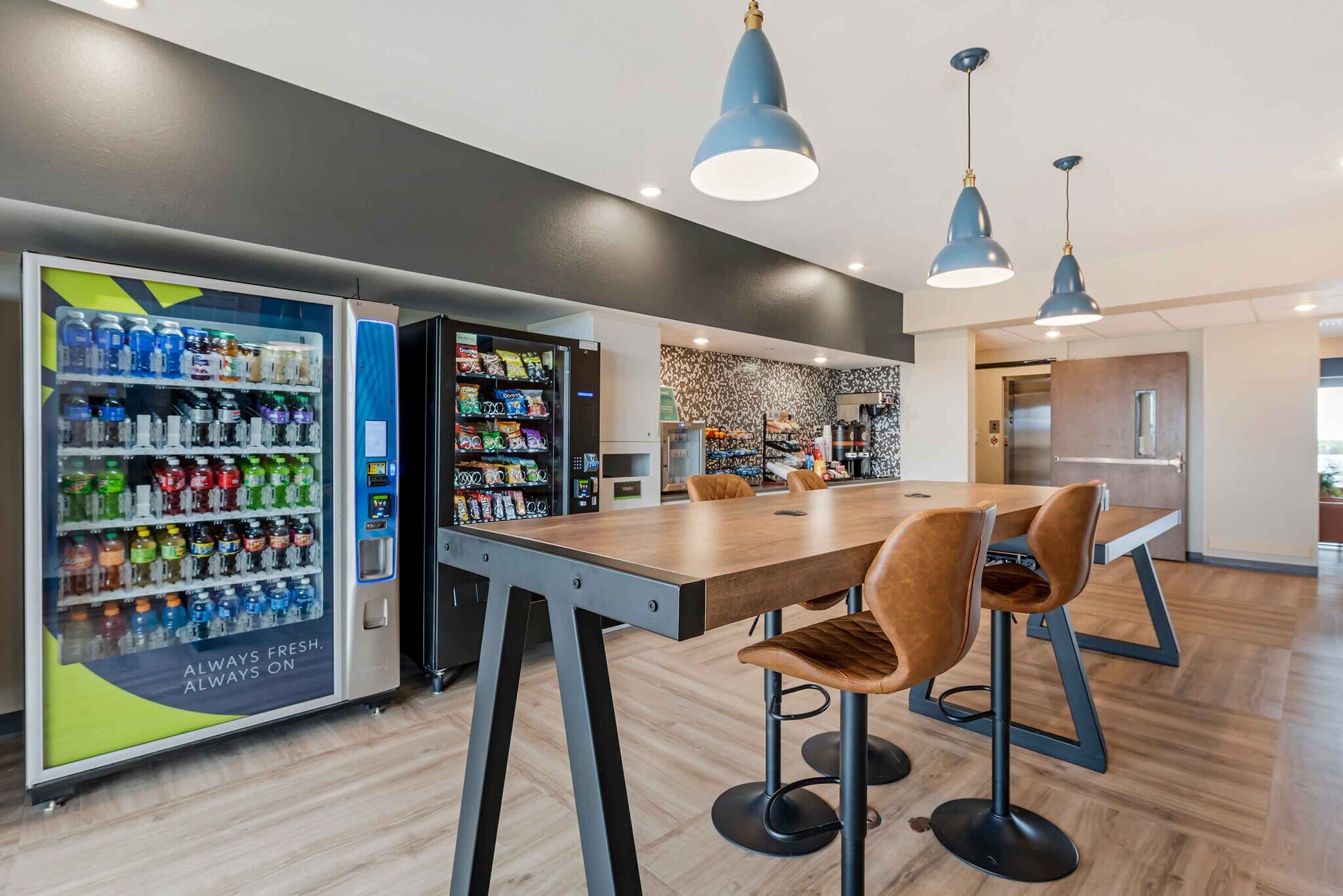 Building Photo - Furnished Studio-Temple