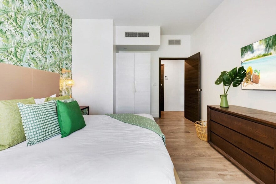 Building Photo - 777 N Ocean Dr