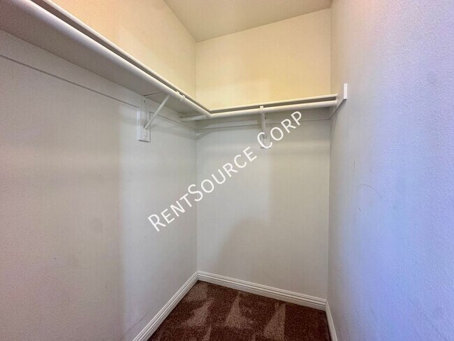 Building Photo - 5053 Woodbridge Ln
