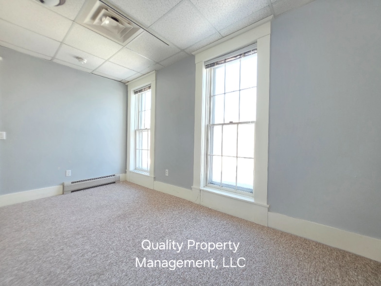 Building Photo - 128 Hammond St