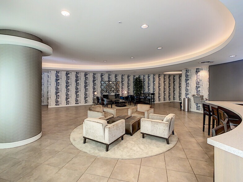 Building Photo - 100 S Eola Dr