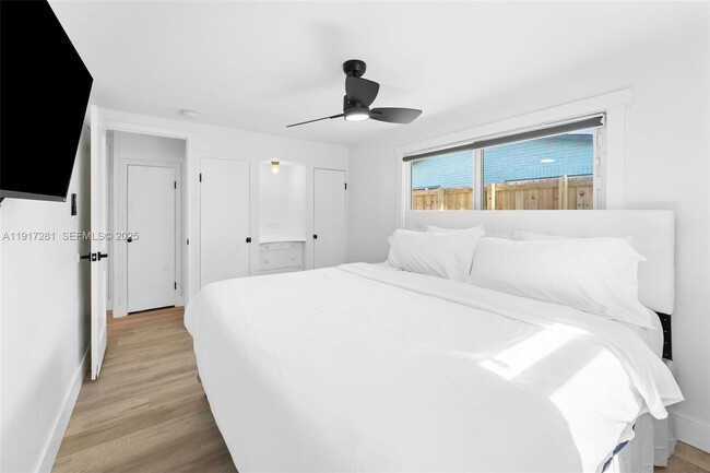 Building Photo - 1464 NE 24th St