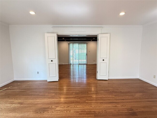 Building Photo - 1133 Westmoor Pl