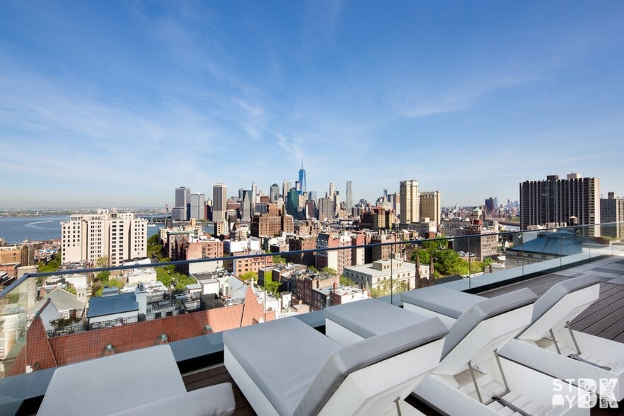 Building Photo - 172 Montague St
