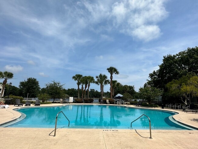 Building Photo - Gorgeous 2 bed/2 bath located in gated community!
