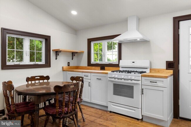 Building Photo - 51 Coryell St