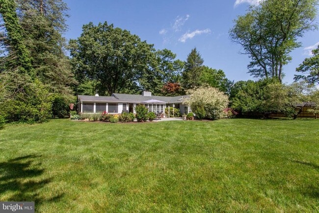 Building Photo - 67 Townview Dr