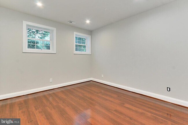Building Photo - 6526 Dearborn Dr