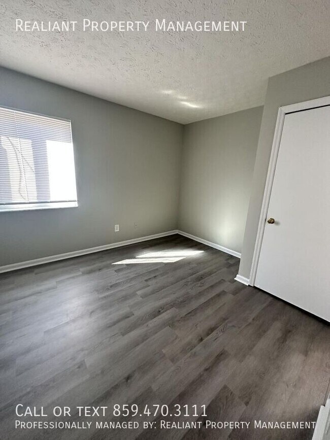 Building Photo - 208 Lakeshore Dr