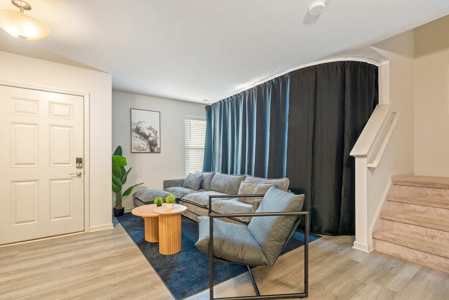 Building Photo - 219 Socket St