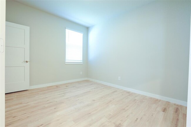 Building Photo - 22827 Castello Lakes Dr