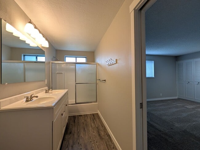 Building Photo - Beautiful Updated 3-Bed, 2-Bath Home In Thurston Area!