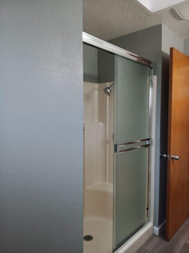 Building Photo - This Gem Of A House is Ready For You!