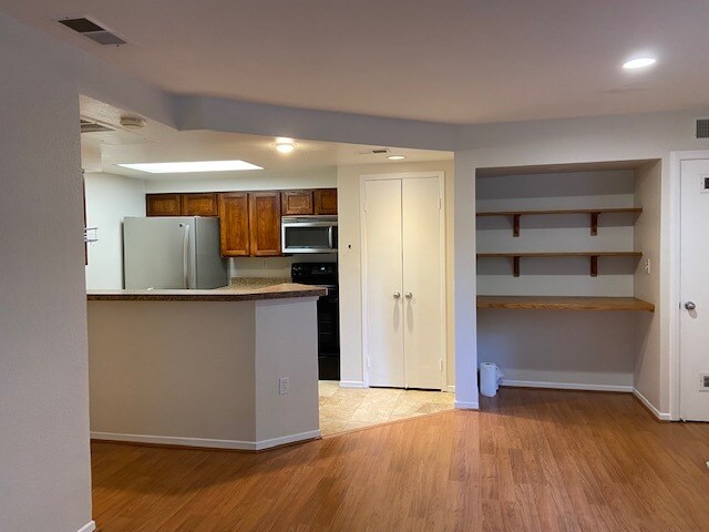 Building Photo - 3915 Nobel Dr