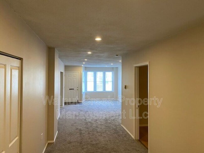 Building Photo - 808 E Erie Ave