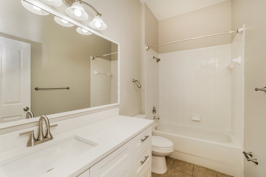 Building Photo - 9464 Southern Charm Cir