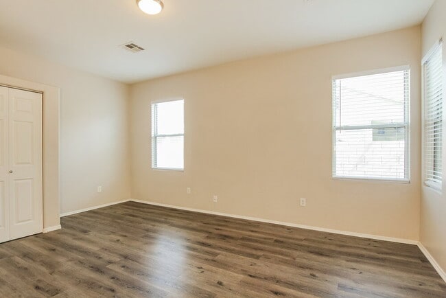 Building Photo - 12026 W Yuma St