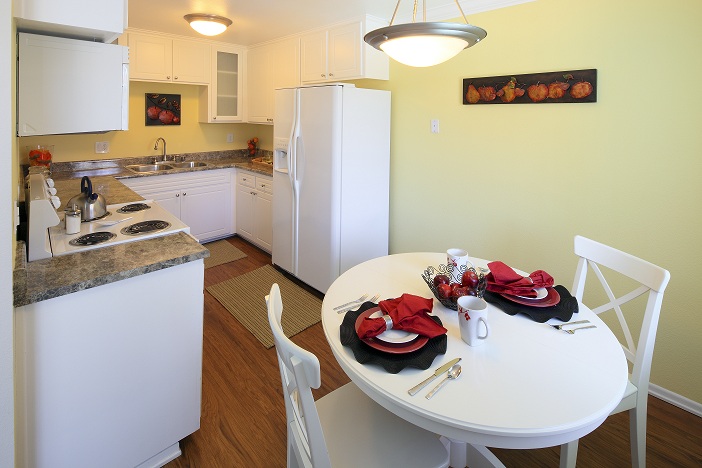 Kitchen - Puente Villa Apartments