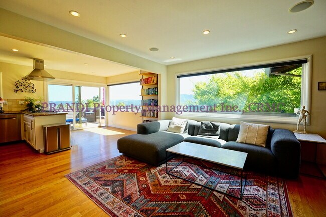 Building Photo - Spacious Greenbrae View Home with Privacy ...