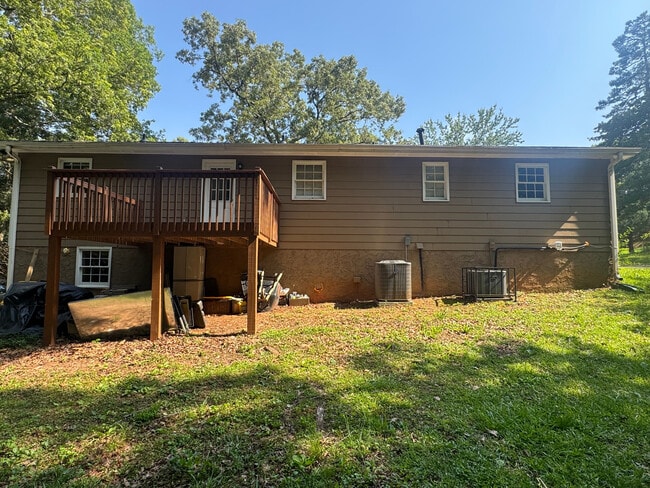 Building Photo - Room in House on Willowbrook Dr