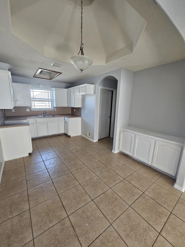 Building Photo - 705 W Emerald Dr