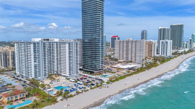 Building Photo - 2030 S Ocean Dr