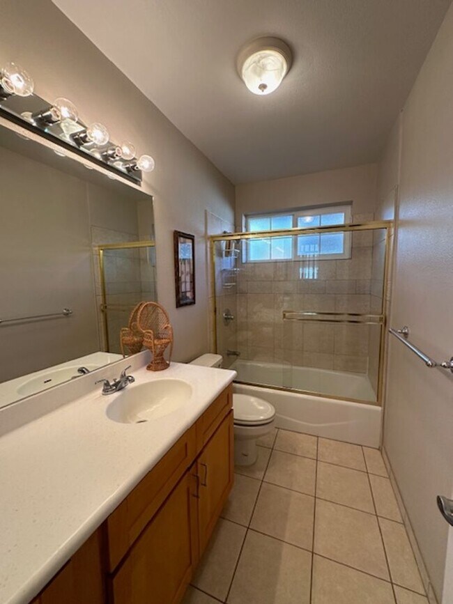 Building Photo - Single Family Executive Style Home in Gated Community