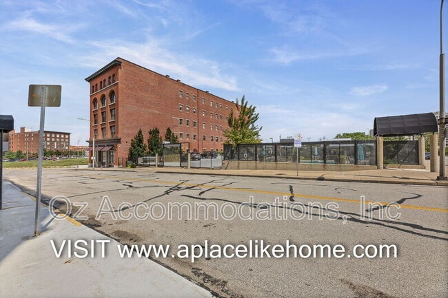 Building Photo - 609 Central St