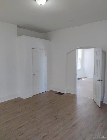Building Photo - 15 Bertus St