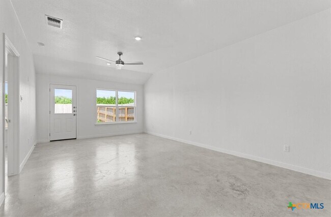 Building Photo - 911 Sevenleaf Ln