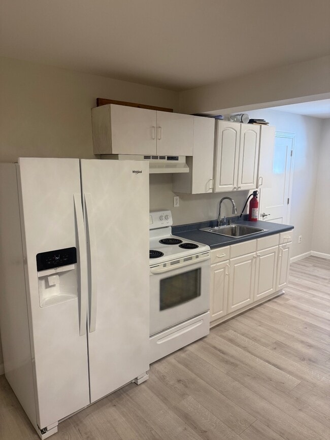 Building Photo - 4 Brenda Ln