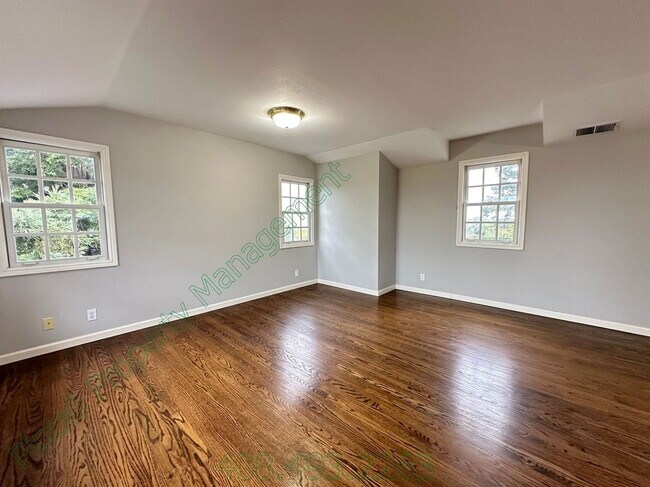 Building Photo - 108 Club Dr