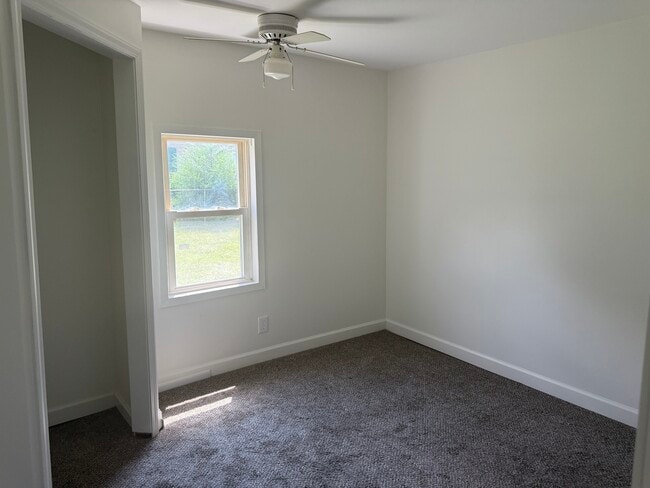 Building Photo - 126 8th St