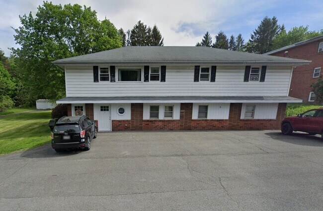 Building Photo - Live Comfortably in Troy – Renvated 1-Bedr...