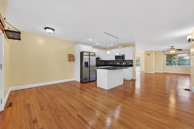 Building Photo - 6 Adams St