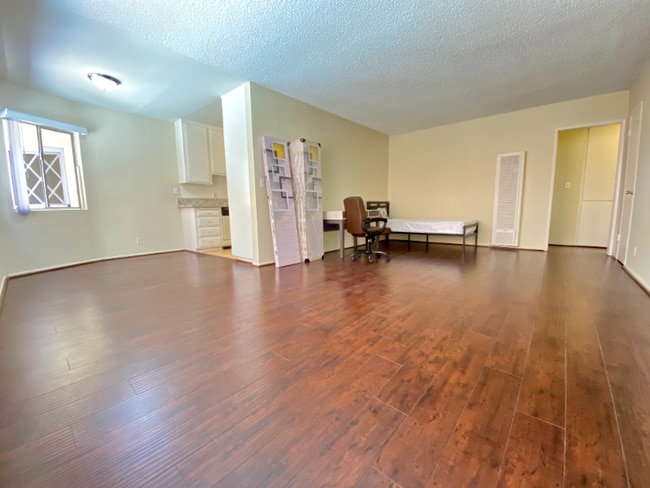 Building Photo - 1440 Centinela Ave