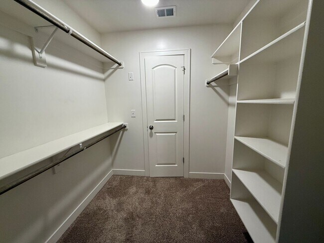 Building Photo - Beautiful 4-Bedroom 2-Story Home with Neighborhood Amenities