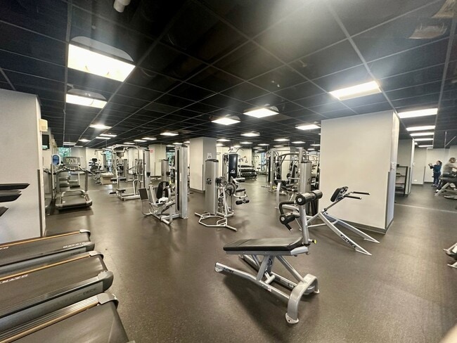 Building Photo - 222 N Columbus Dr