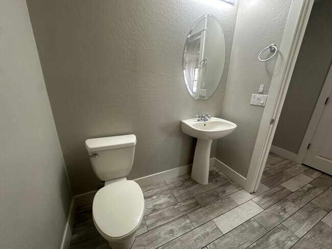 Building Photo - LYONS GATE COMMUNITY, 3PLUS DEN TWO STORY ...