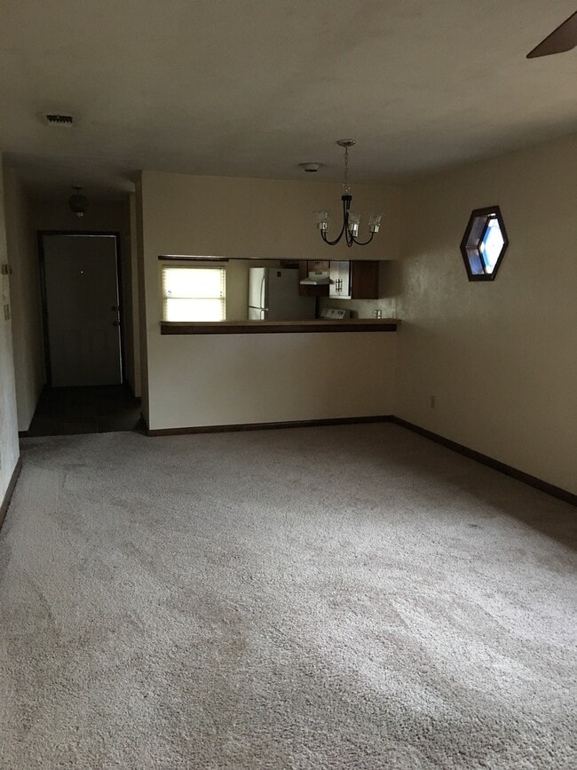 Building Photo - 2/2/ Walking Distance To Capital Regional ...