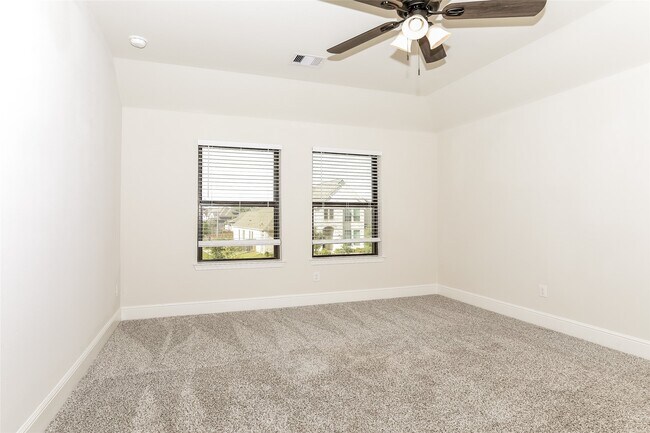 Building Photo - 30627 S Creek Way